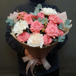 Авторский букет "Коралловый рассвет"