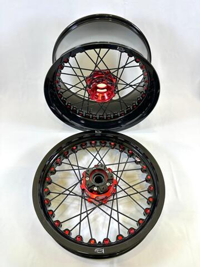 Kineo Спицованные колеса Ducati Diavel V4 / xDiavel V4, комплект