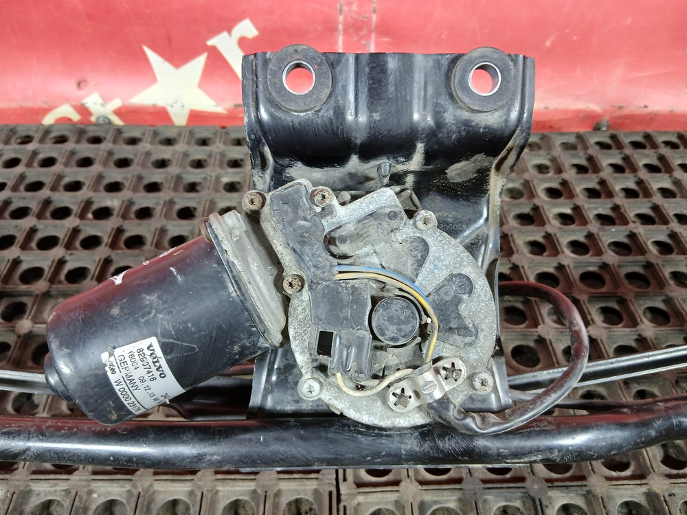 Трапеция стеклоочистителей в сборе