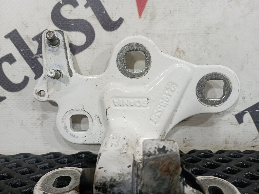 Петля двери верхняя левая 2020г