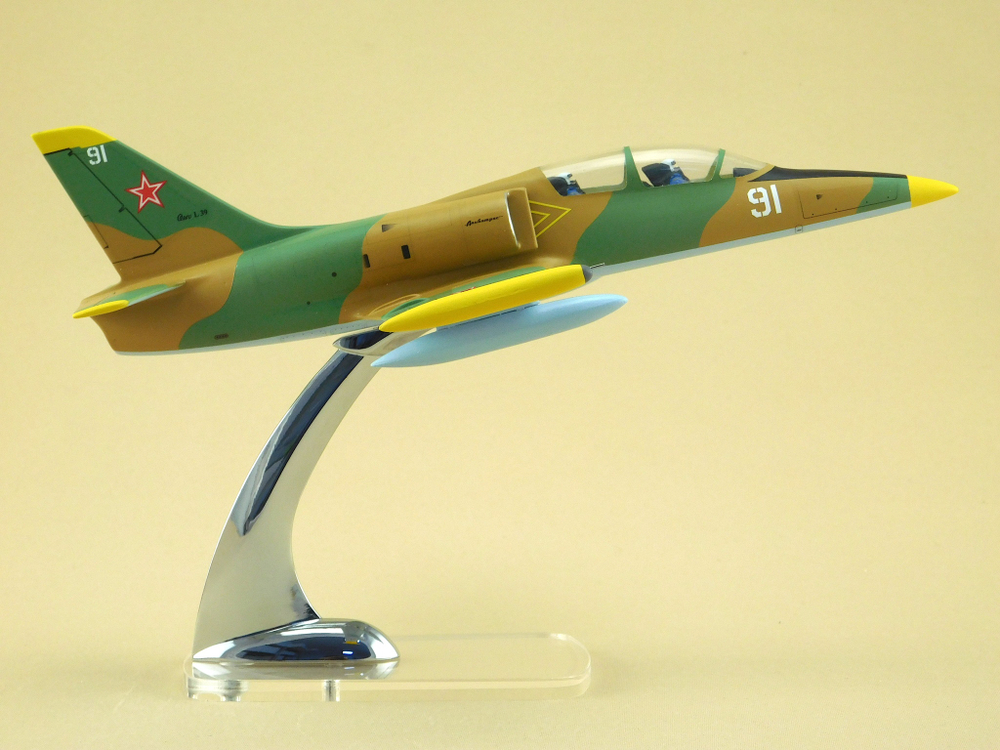 Модель самолета L-39 (М1:48, ВВС России, 91)
