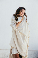 Накидка с бахромой Chintamani короткая (молоко)