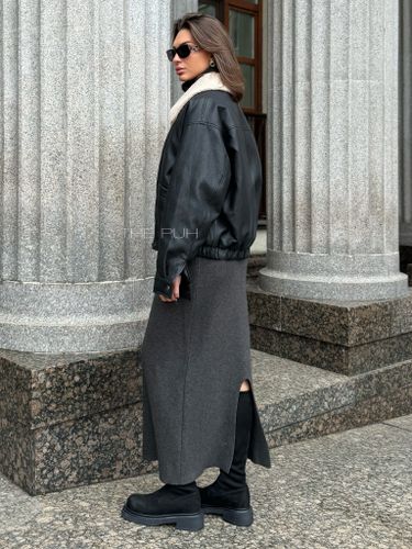 Черная утепленная куртка из эко-кожи