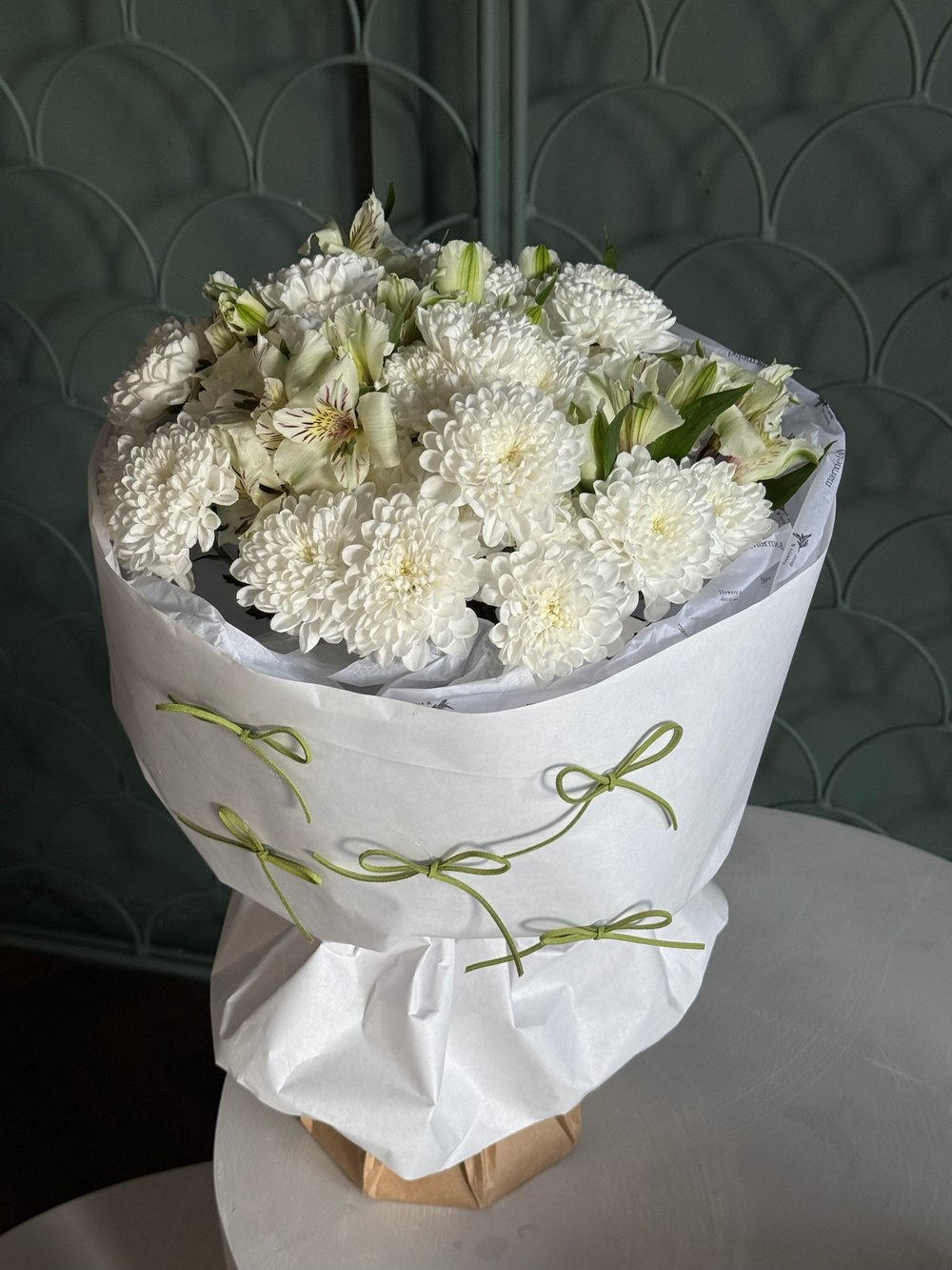 Букет из альстромерии и хризантемы