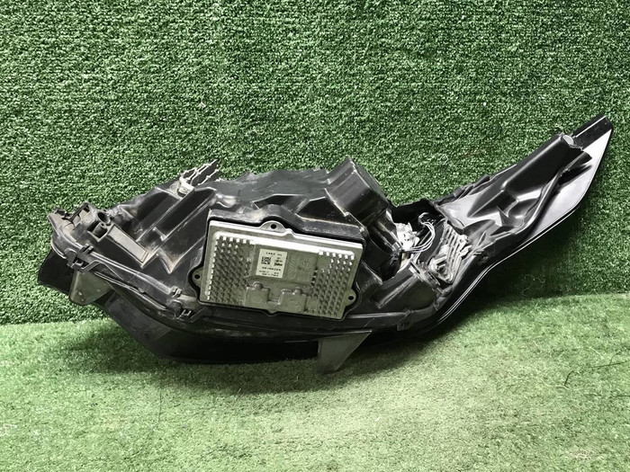 Битая Фара правая Land-Rover Discovery 5 16-21 LED