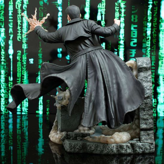 Фигурка The Matrix Gallery Deluxe Neo 25 см 849804 по мотивам фильма "Матрица".