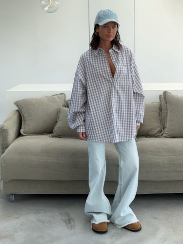 Светло-голубые джинсы-клеш