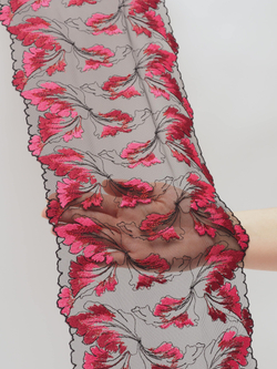 Вышивка на сетке черная с темно-красным и малиновой фуксией неэластичная ширина 18 см