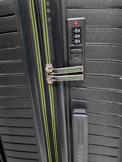 Чемодан Средний (М) полипропилен "Mironpan" съёмные колёса