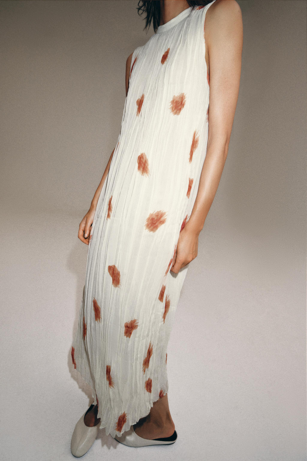 ZARA ПЛАТЬЕ ИЗ ТКАНИ С ПРИНТОМ — ZW COLLECTION, ЭКРЮ/КРАСНЫЙ