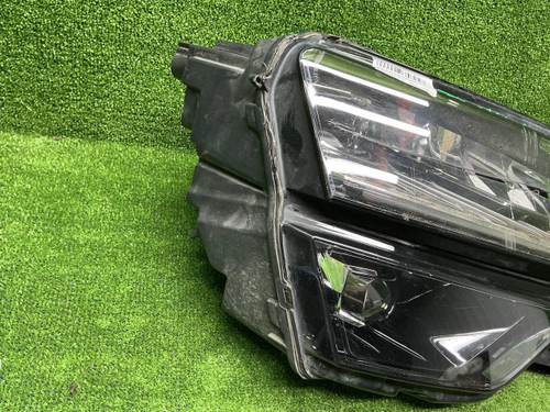 Битая Фара правая Skoda Karoq (2017-2021) LED