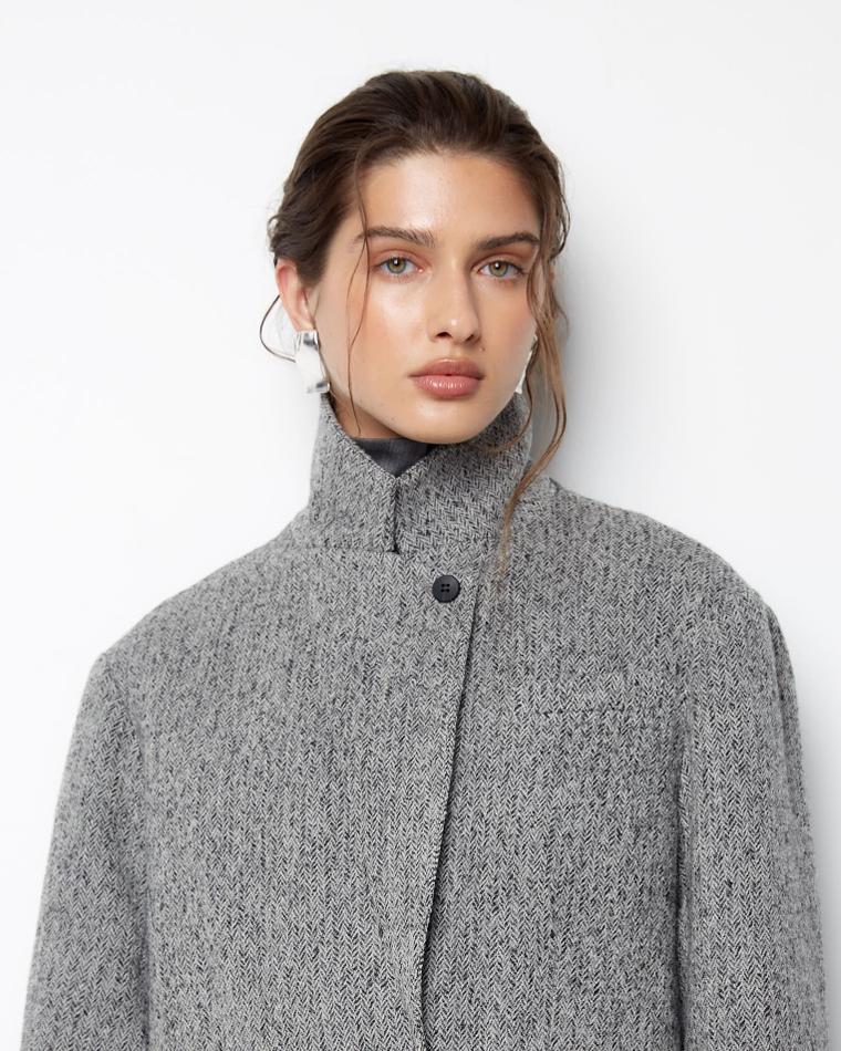 Пальто-жакет из шерсти елочка серый