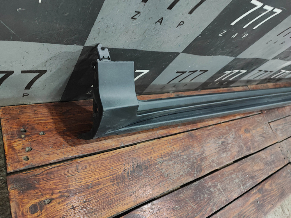 Накладка порога левого Geely Coolray 19-нв Б/У Оригинал 6073056100