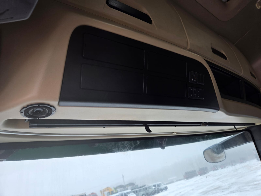 Shacman (Shaanxi) SX* 4x2 Седельный тягач SX4188YY381 (Дизельный, 12,5 л, 473 л.с., АТ)