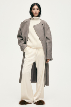 H&M Расклешенные атласные брюки, кремовый