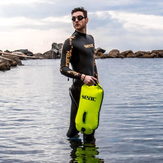 Буй сигнальный для плавания Seac Safe Dry 28 л желтый