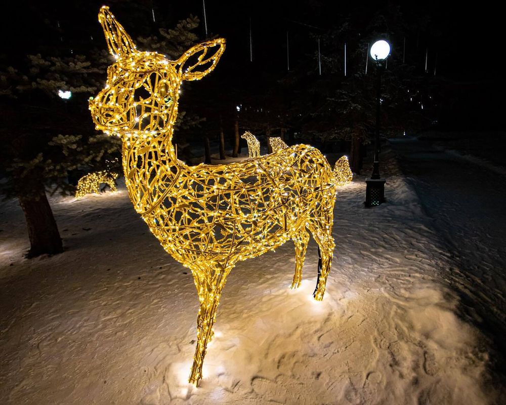 Светодиодные фигуры "Семья золотых оленей" 3 фигуры