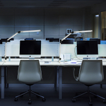 Светильник FRIENDME бестеневой настольный на струбцине светодиодный No.1 белый с двойным источником света. Яркость - 1000 lum. 12W.