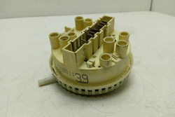 FE925N кт147 Датчик уровня воды для стиральной машины Zanussi 132082230 б/у