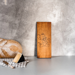 Деревянная разделочная доска из цельного куска древесины сибирского кедра для сыра с гравировкой "Мышонок с сыром" RD26