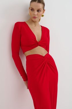 Лонгслив с подплечниками из вискозы красного цвета