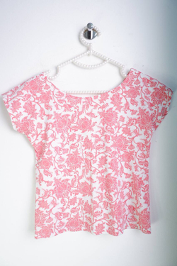 Футболка приятная к телу, визуально 42 размер