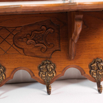 Резная настенная вешалка с бронзовыми крючками в виде фигур