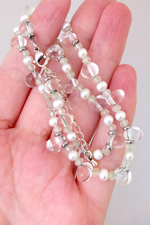 Чокер Росинка с прозрачным кварцем, жемчугом и пренитом