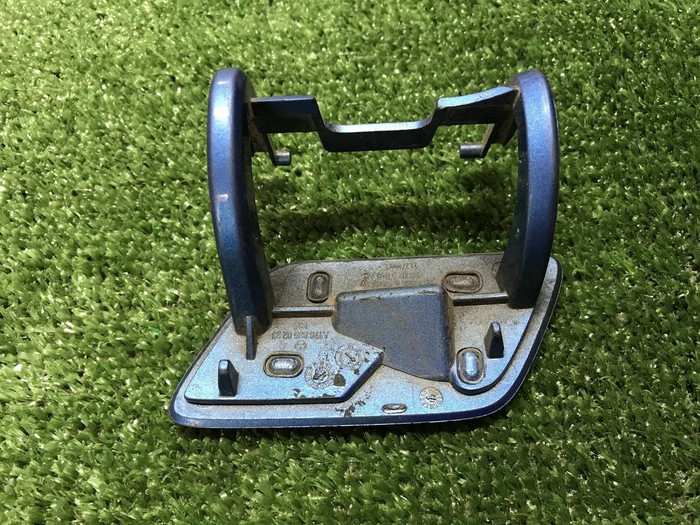 Крышка форсунки правая Mercedes A W176 (2012-2018)