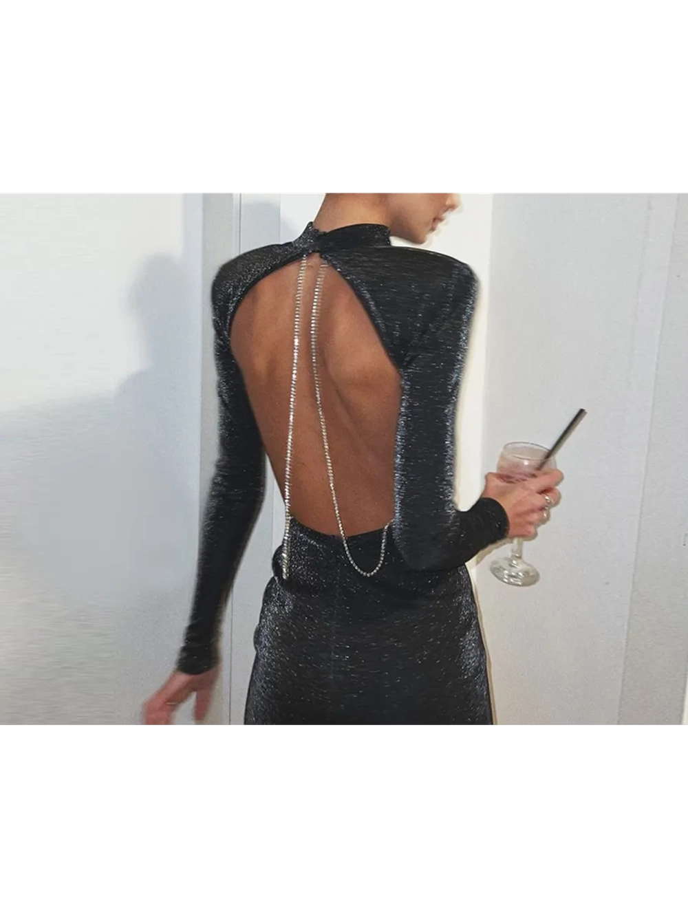 Платье блестящее с открытой спиной