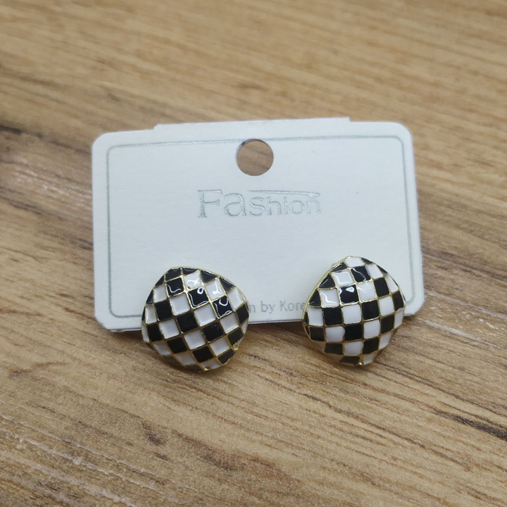 Серьги-гвоздики Шашечки ромб скругленный металл золотистый