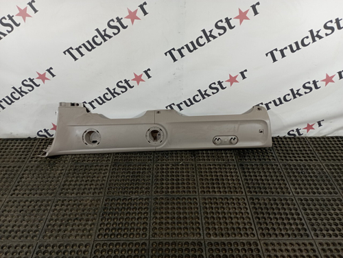 Облицовка коробки хранения правая 2018г.