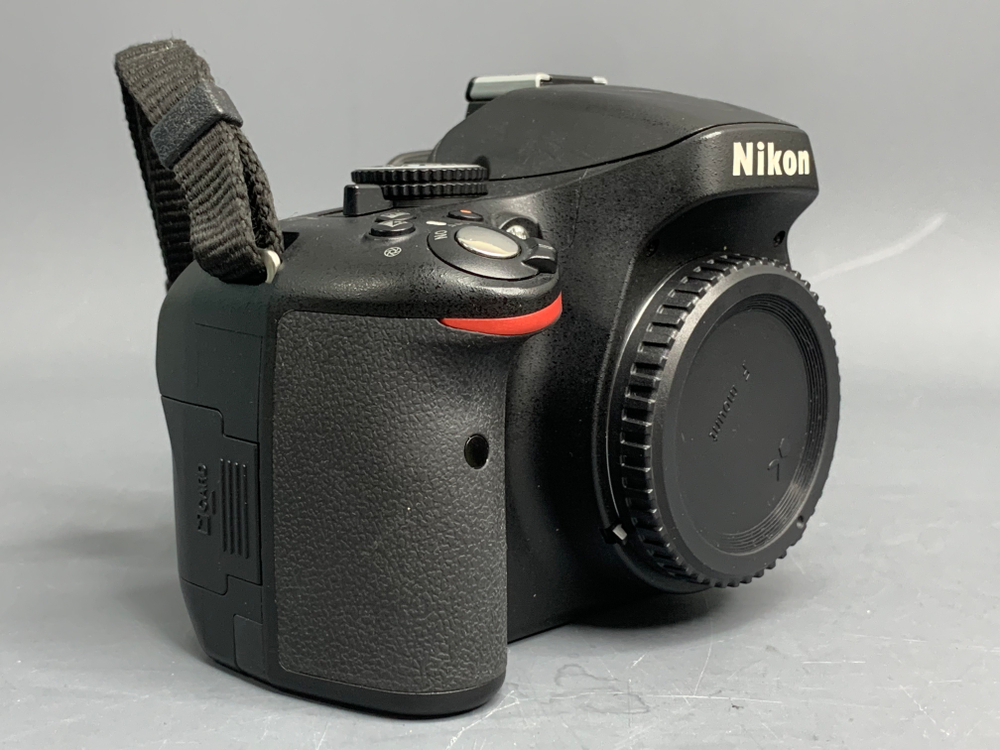 Nikon D5100 9.400 кадров