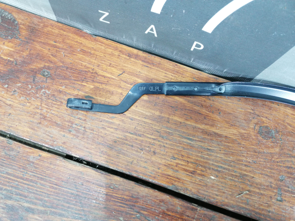 Поводок стеклоочистителя передний правый Kia Sportage 4 (QL) 16-22 Б/У Оригинал 98321D9000