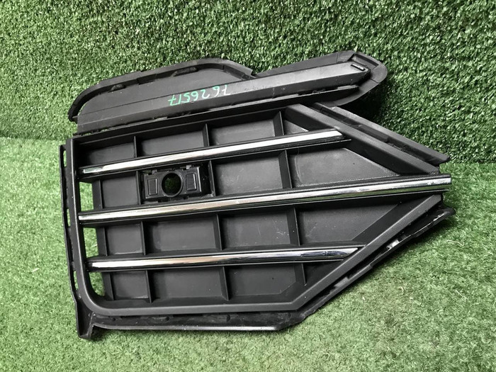 Решетка переднего бампера левая VW Touareg 3 18-23