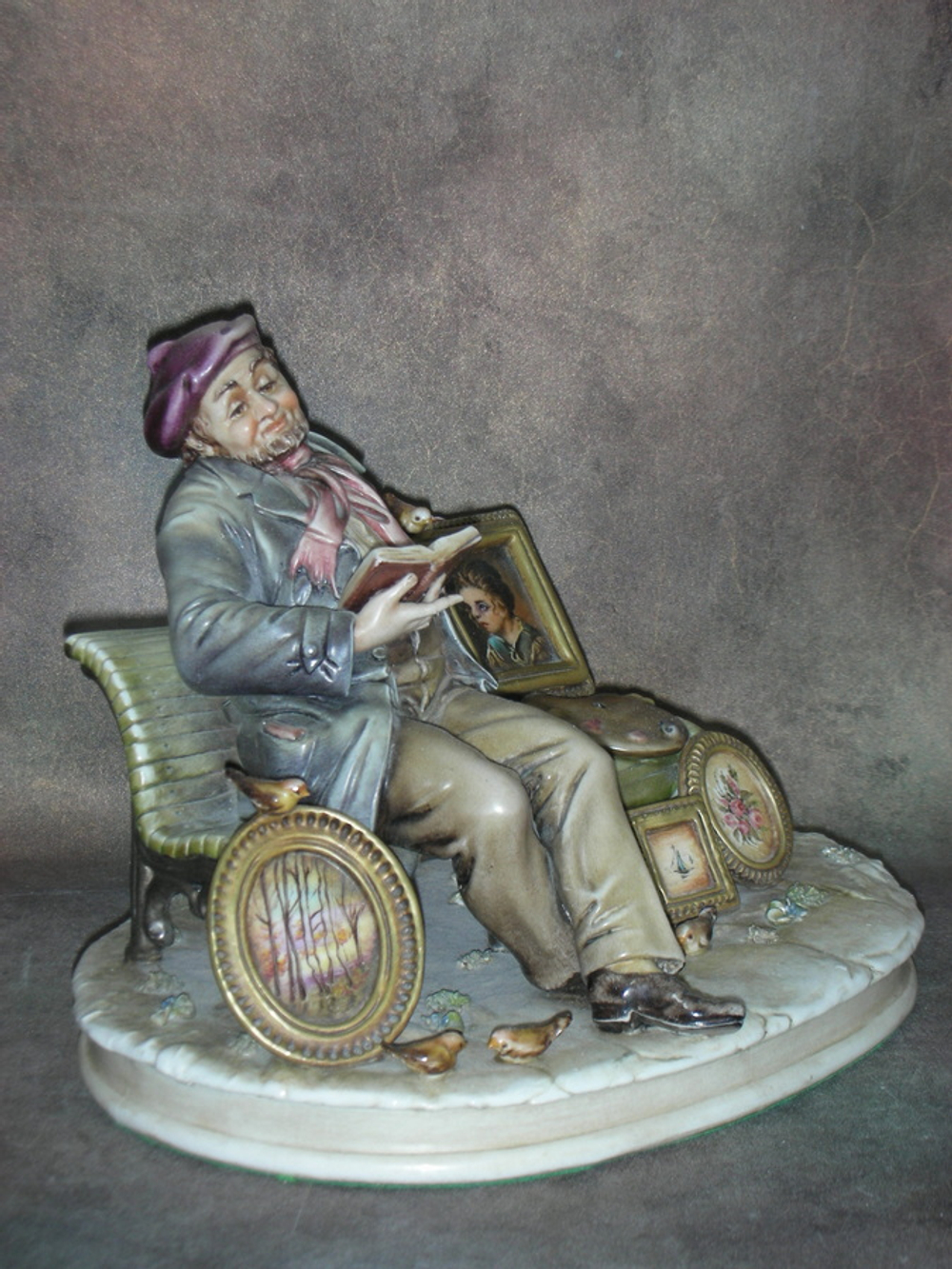 Статуэтка. Фарфор. Художник. Capodimonte. Италия