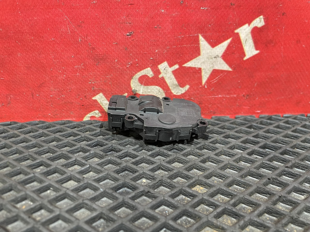 Моторчик заслонки отопителя 2018г