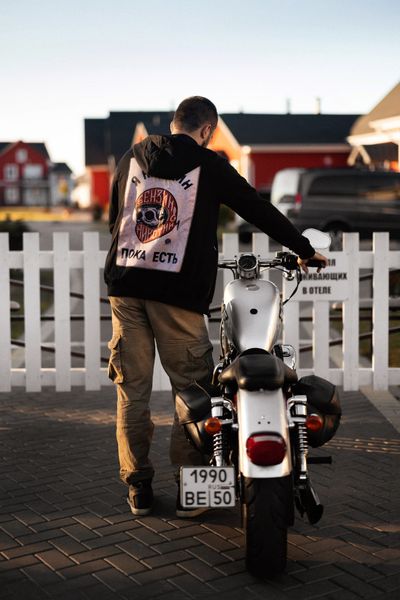 TF APPAREL в большом городе: как оставаться стильным и свободным в городской среде