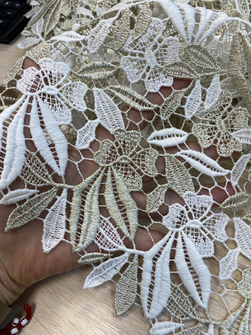 Ткань натуральный шелк 50% хлопок 50% в кружевном полотне (Италия) ш-150см цена за 1 м