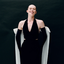 Черные перчатки с белыми бантами