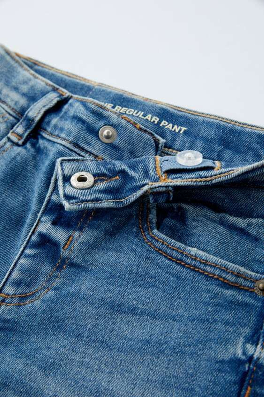 ZARA ДЖИНСЫ REGULAR-FIT, ВЫЦВЕТШИЙ СИНИЙ