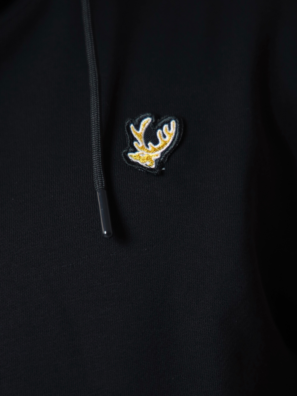 Худи черное Город Горький мужское с нашивкой желтый олень