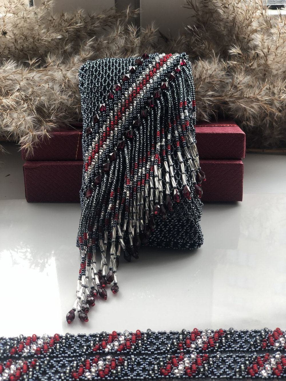 Чехол для Iphone X (10) из бисера ручной работы с камнем гранат