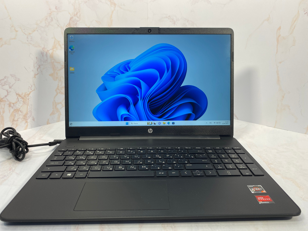 Ноутбук HP 15s-eq1216ur. Конфигурация: AMD Ryzen 3 3250U/4GB/256GB SSD/AMD Radeon Graphics/15,6 (1920*1080) IPS/Win 11