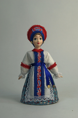 Кукла коллекционная Потешного промысла в девичьем летнем традиционном костюме.