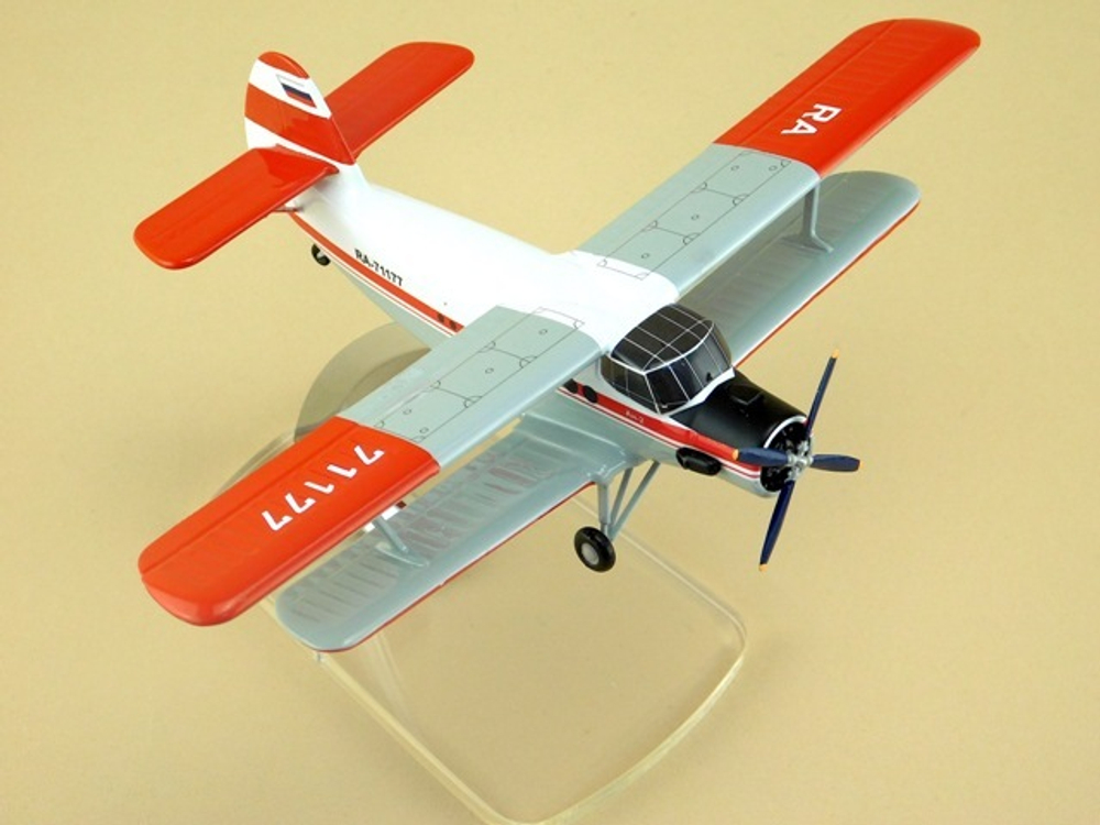Модель самолета Ан-2 (М1:72, Краснокутское ЛУГА)
