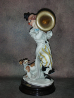 Статуэтка. Фарфор. Клоун с тубой. Capodimonte. Италия