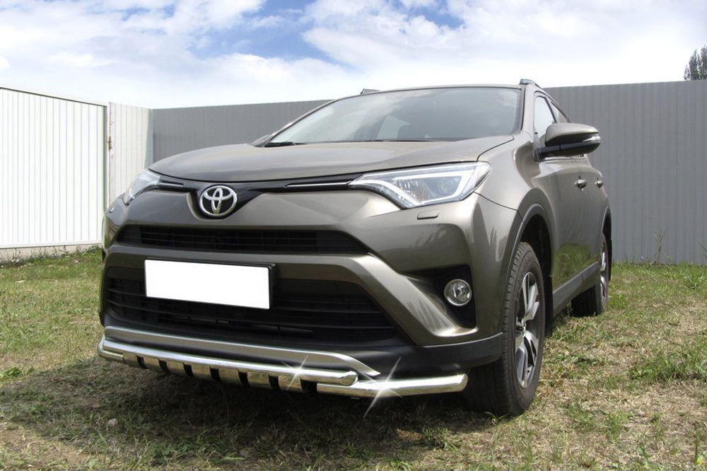 Защита переднего бампера (нержавейка) Toyota Rav-4 (2015-2019) d57+d42 с декор элем (черный)