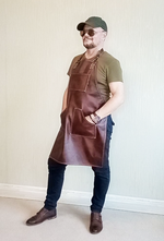 Кожаный рыжий с разводами фартук из итальянской кожи БогомолOFF Классик Коньяк BG00405 с эксклюзивной гравировкой