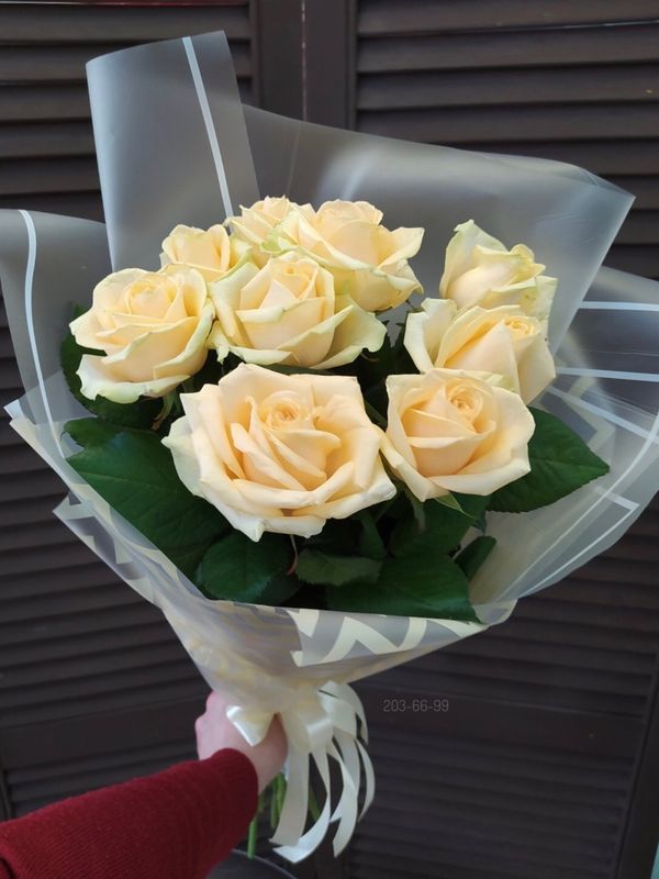 Букет из 9 голландских роз 50 см  в оформлении (цвет на выбор) #2673